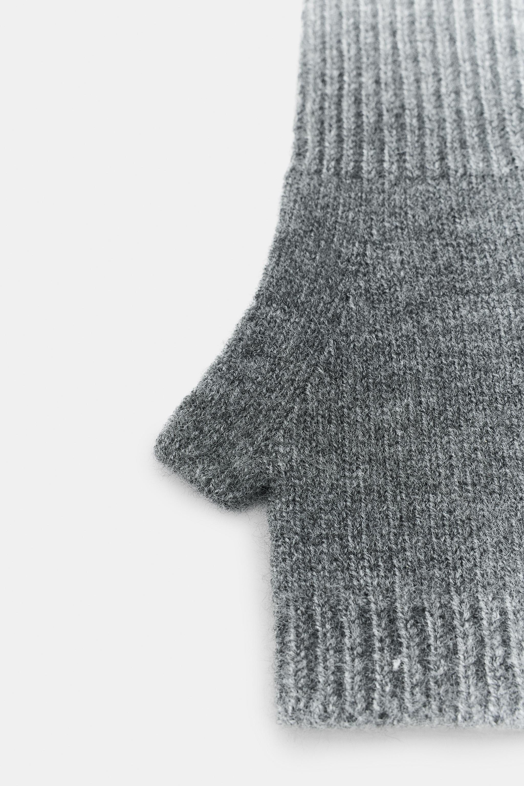 LONG KNIT MITTENS